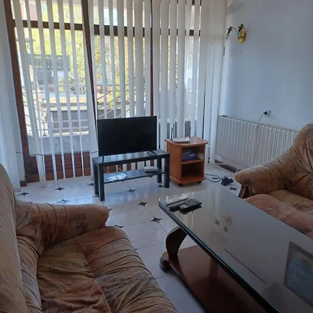 아파트 Lazur Family 포마리